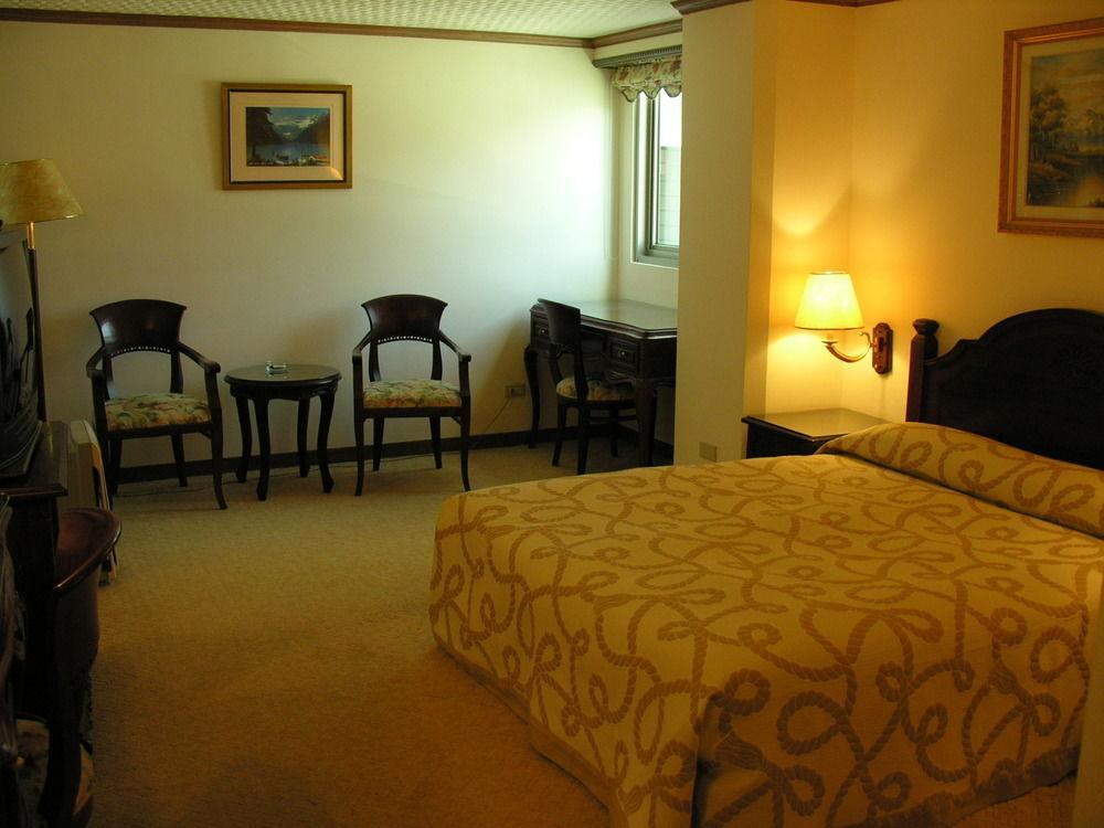 Sunrise Hotel Tainan Bagian luar foto
