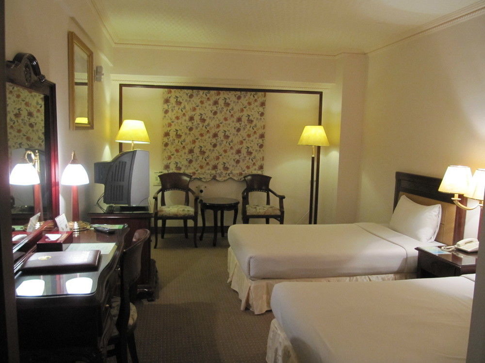 Sunrise Hotel Tainan Bagian luar foto