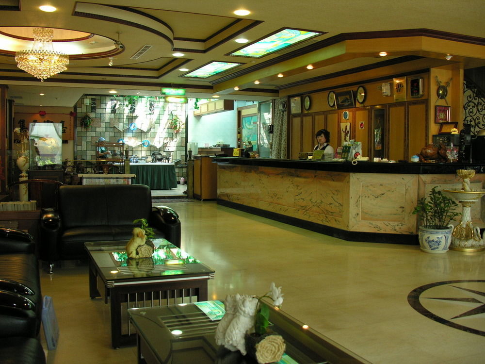Sunrise Hotel Tainan Bagian luar foto