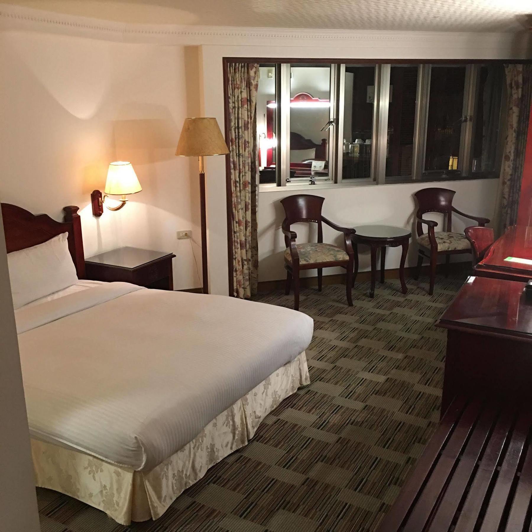 Sunrise Hotel Tainan Bagian luar foto