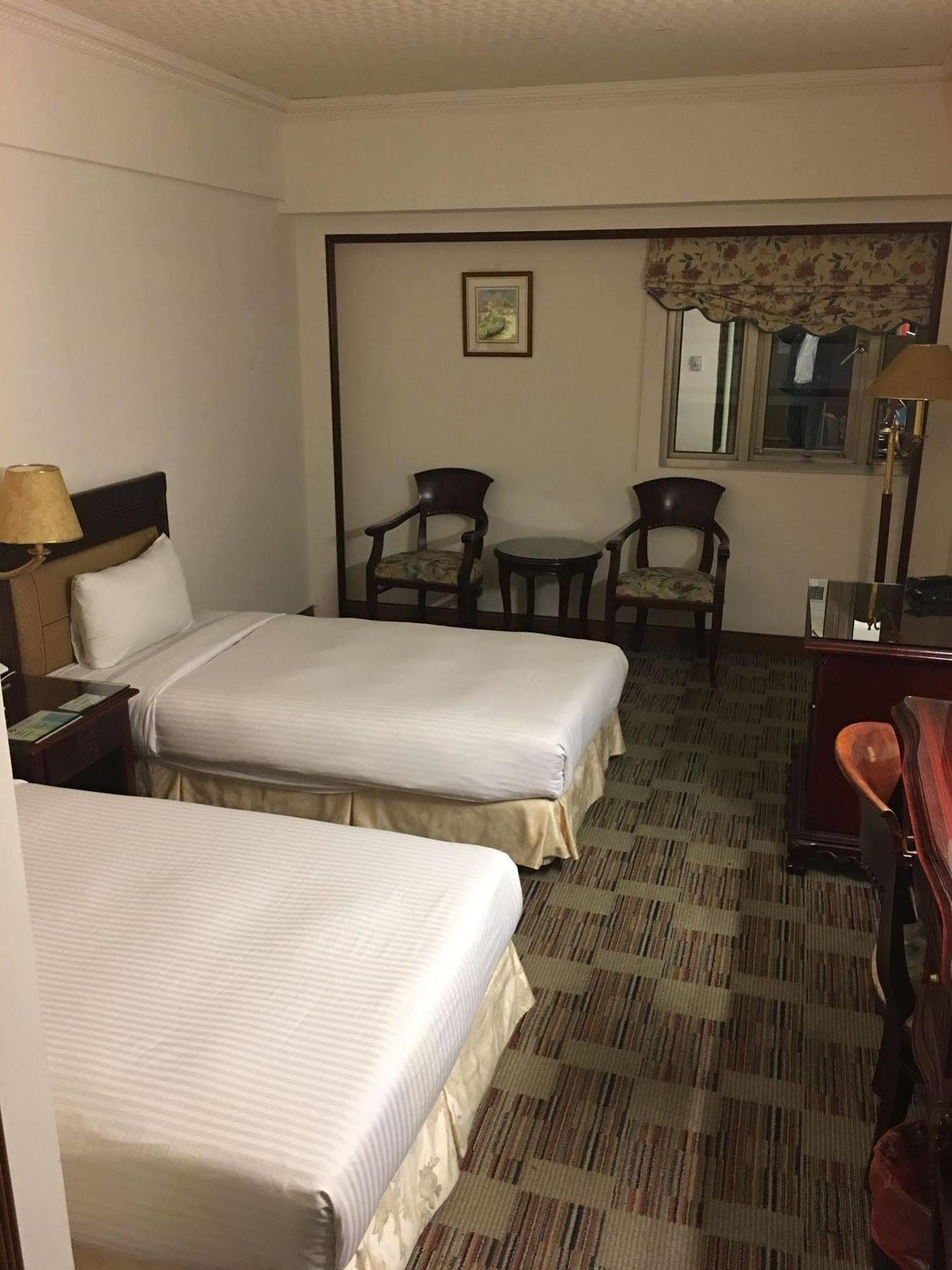 Sunrise Hotel Tainan Bagian luar foto
