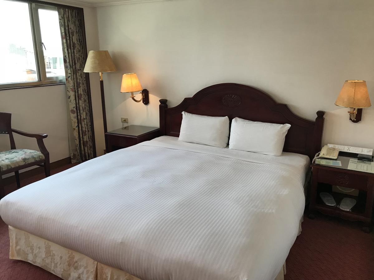 Sunrise Hotel Tainan Bagian luar foto