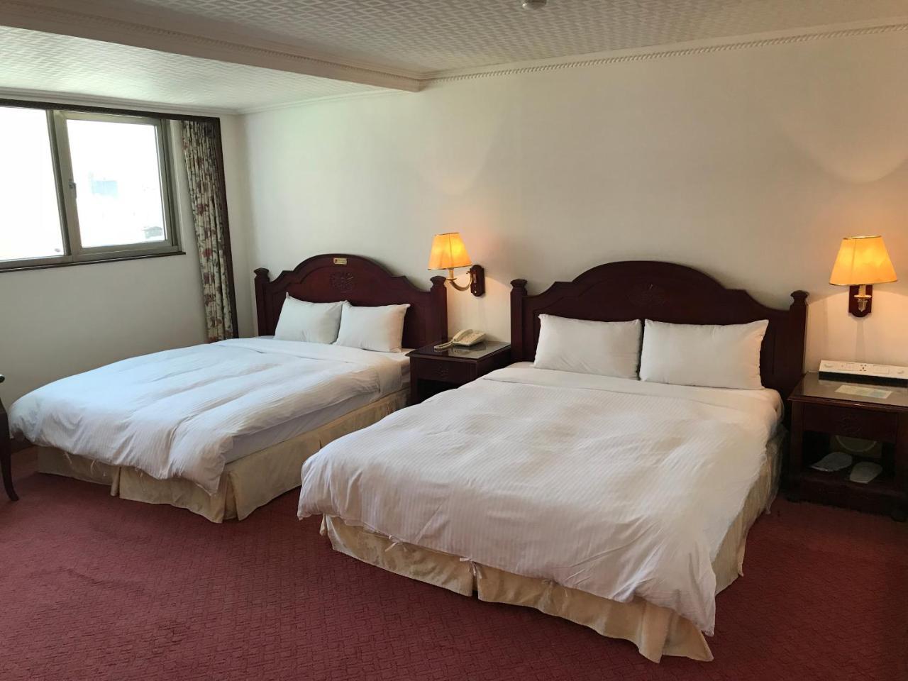 Sunrise Hotel Tainan Bagian luar foto