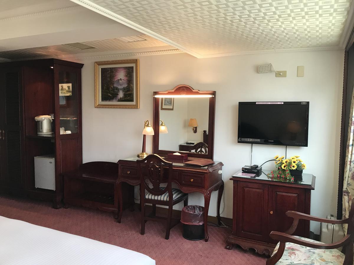 Sunrise Hotel Tainan Bagian luar foto