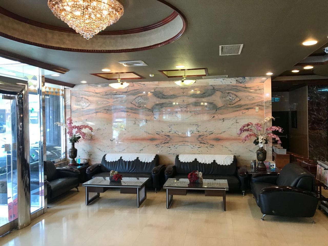 Sunrise Hotel Tainan Bagian luar foto