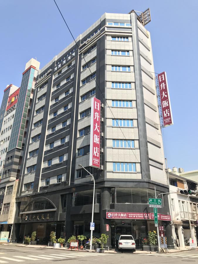 Sunrise Hotel Tainan Bagian luar foto