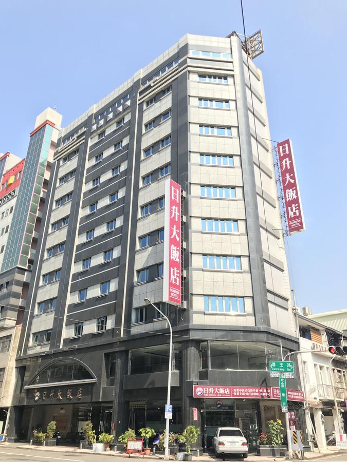 Sunrise Hotel Tainan Bagian luar foto